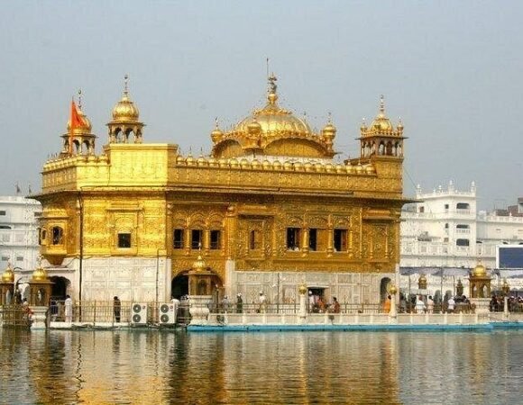 Golden Temple and Wagah Border Private Tour with Punjabi Lunch